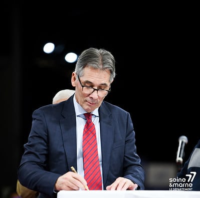 53348919266 64bd9d74e7 w