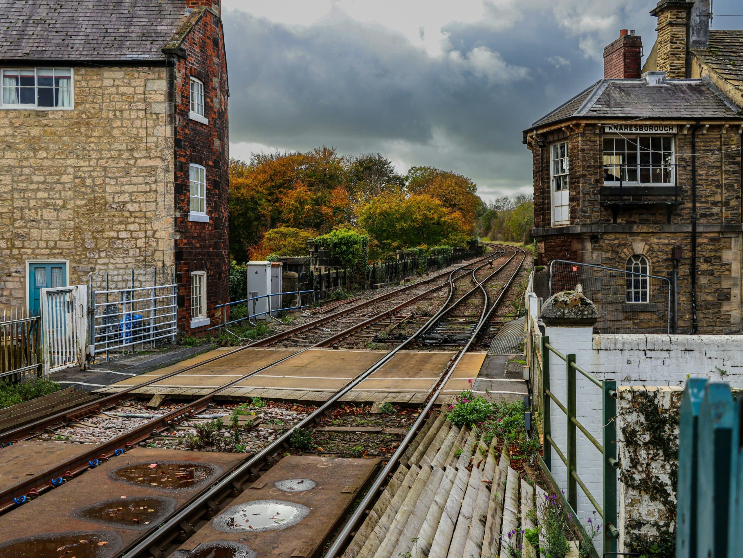 Que deviennent les gares rurales quand les trains disparaissent ?