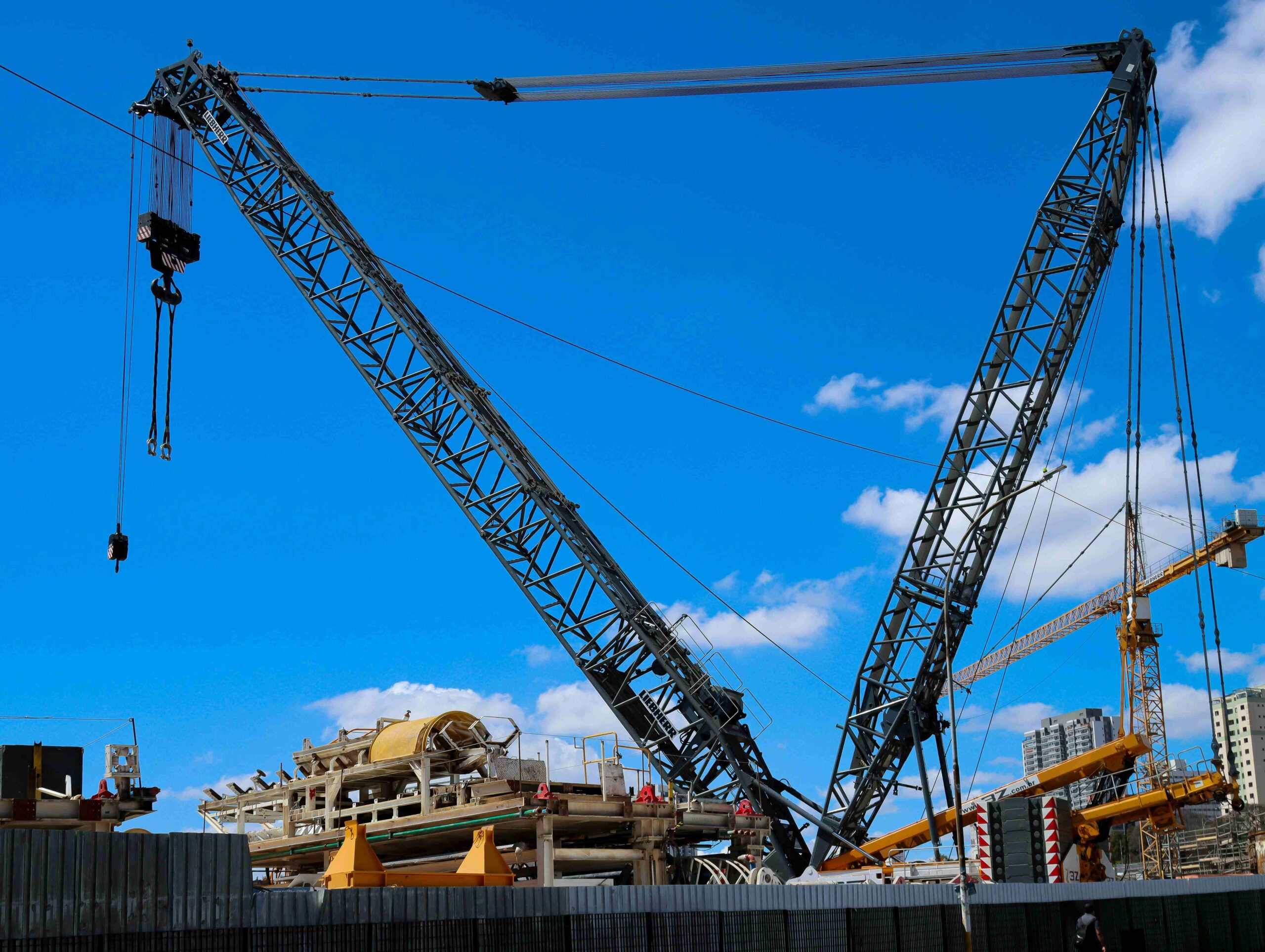 Catalogue sur les usages en sécurité des camions bennes et grues dans les TP